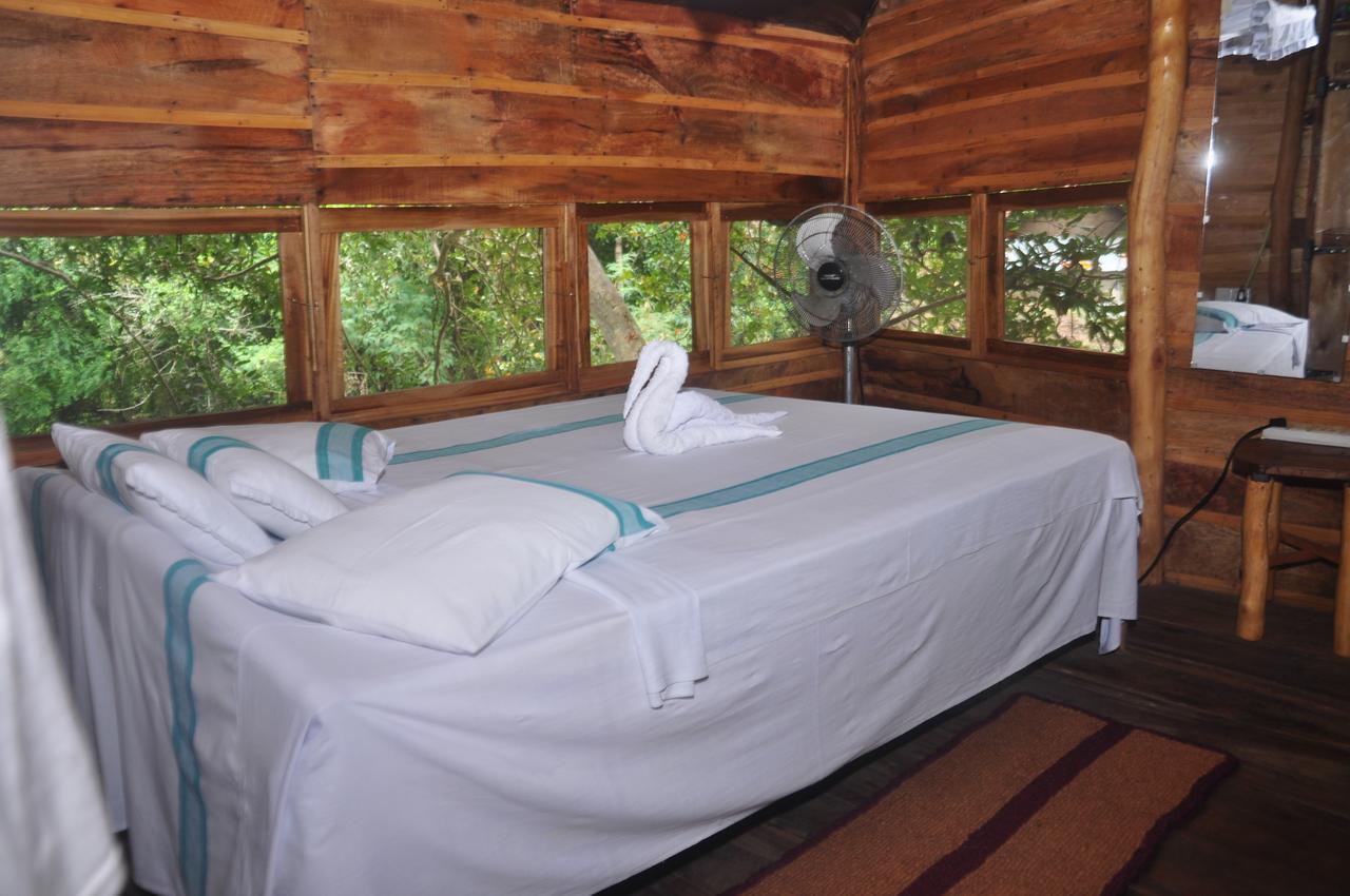 Kumbuk Tree House Villa *